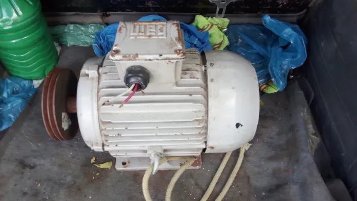 Motor trifasico de 12/5