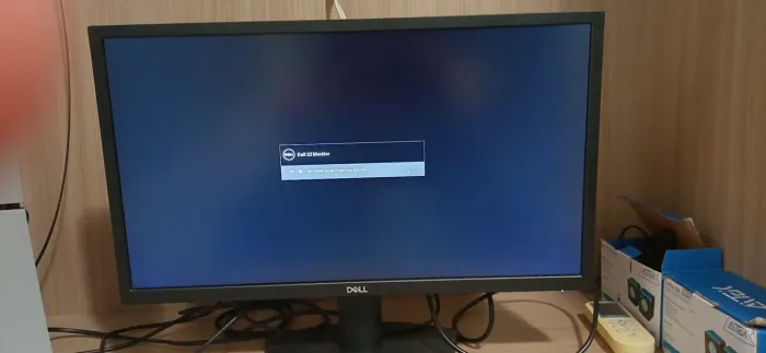 Vendo monitor Dell Widescreen com resolução Full HD e excelente qualidade de imagem