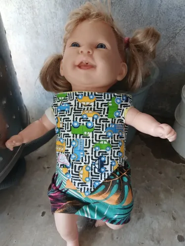 Boneca antiga com sons musicais med 40cm