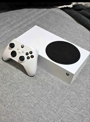 Xbox séries S 512 GB SSD + FC 27 + vários jogos