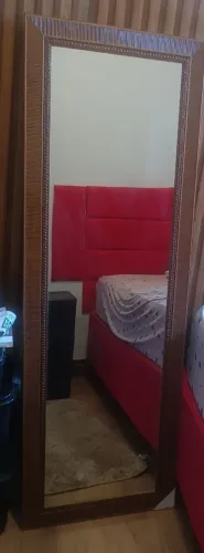 Espelho grande com moldura