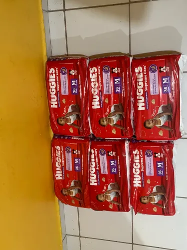 Vendo fraldas da  Huggies Supreme Care shortinho M - por 40,00 cada. * 36 unidades* 