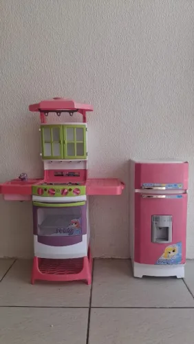 Kit Fogão e Geladeira de Brinquedo Meg