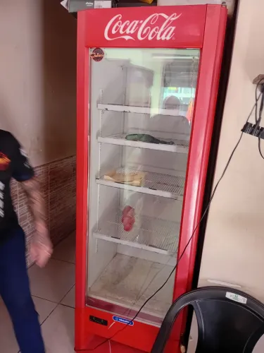 Vendo expositora em ótimo estado