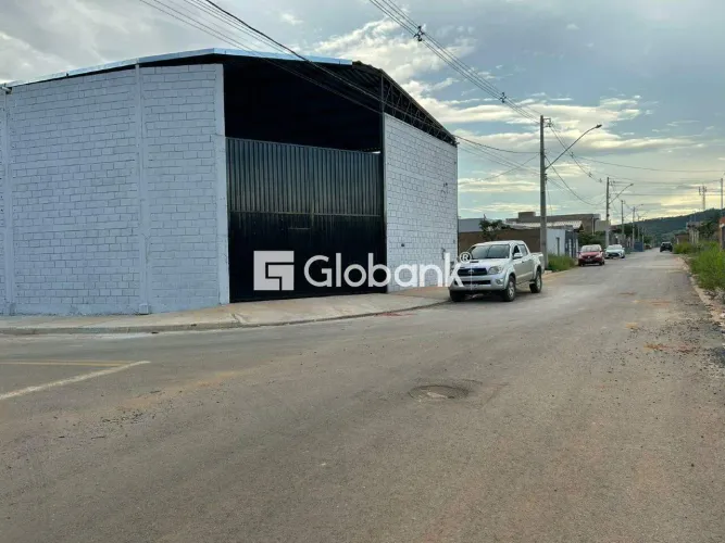 Galpão para aluguel em Montes Claros/MG, no bairro Residencial Monte Belo, 357m²