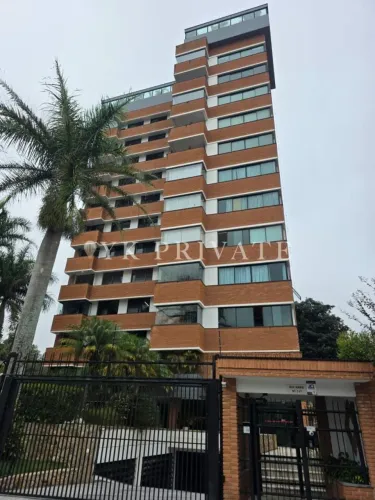 Condomínio Edifício Azaleia 2 Quartos / 4 banheiros / banheira / 204 m²