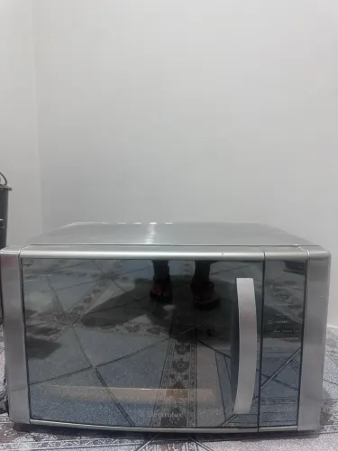 Micro-ondas moderno em ótimo estado e BARATO para sair logo. 