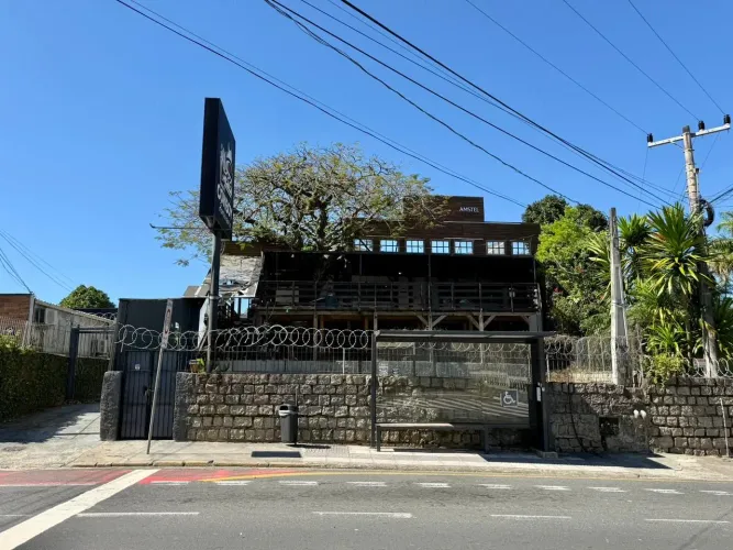 Casa comercial para alugar em Coqueiros - Florianópolis.