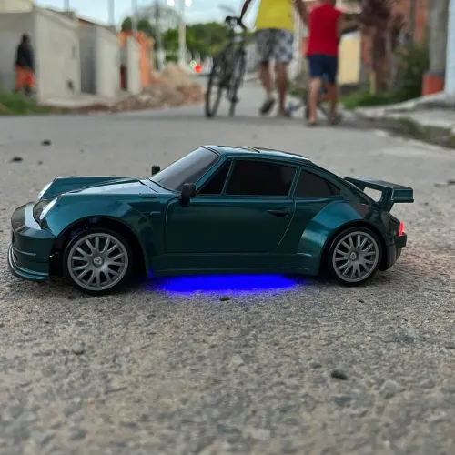 Carro de Controle Remoto Drift 4x4 - Com leds, bateria Recarregável, Cones e Pneus Extras 