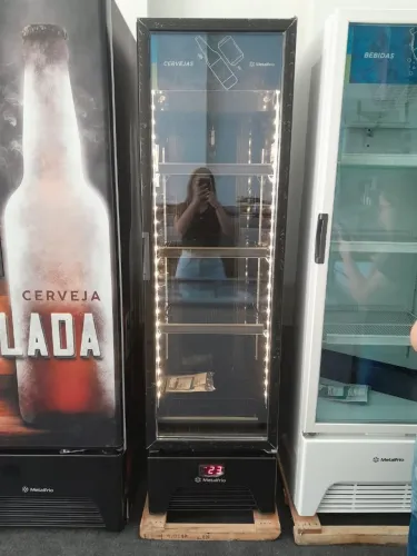 Cervejeira Slim Black - Metalfrio