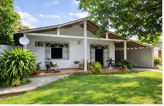 VENDO CASA NA RUA DO AEROPORTO- MOSQUEIRO
