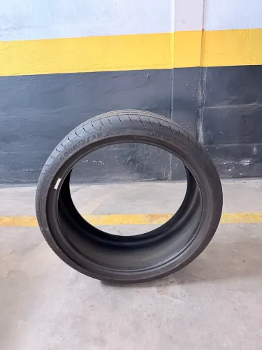 Pneu Goodyear 235/35 aro19