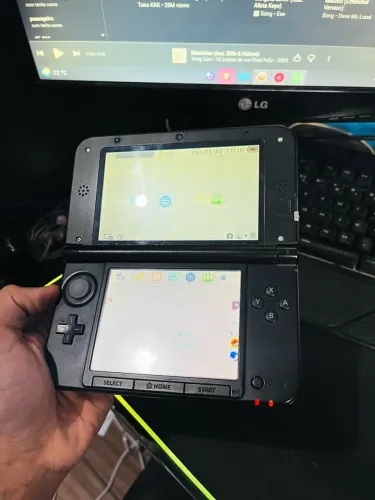 Nintendo 3DS XL Na caixa