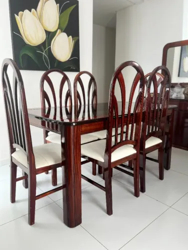 Conjunto de mesa com 6 cadeiras + Buffet + Espelho em madeira maciça 