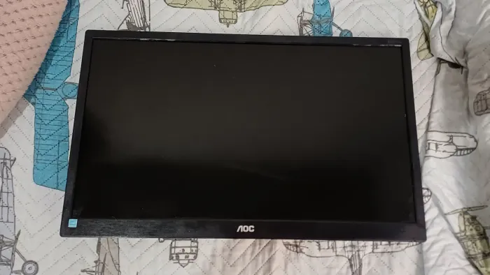 AOC e2270Swn ? 21.5" Full HD