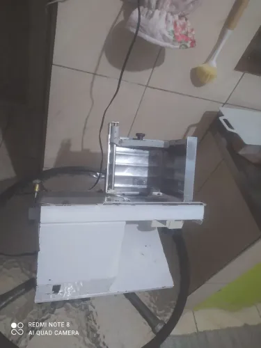 Fatiadora de frios usada em um bom estado de conservação funcionando perfeitamente