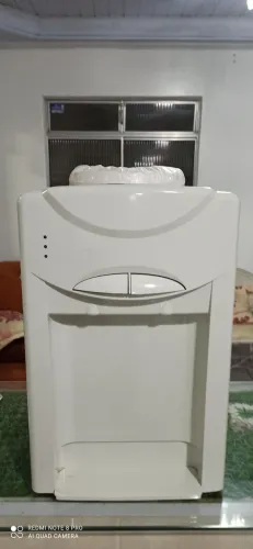 Vendo bebedouro muito conservado gela bem zap *72