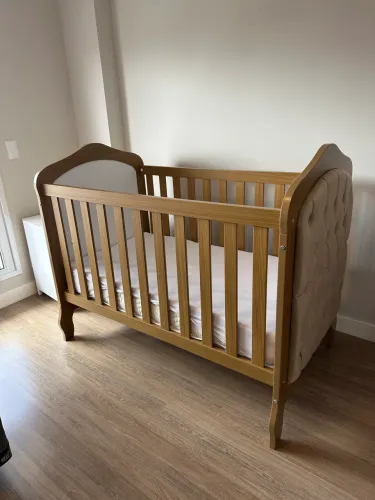 Berço Mini Cama 100 % MDF Com Capitonê Nature/Branco