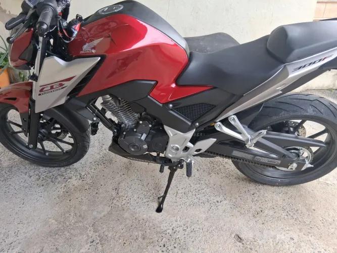 Moto CB Twister 300cc