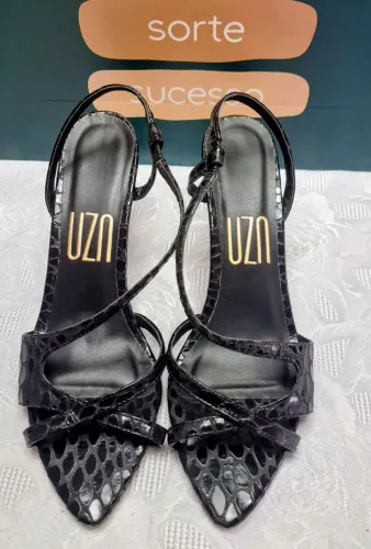 Sandália Uza Shoes tamanho 39 couro