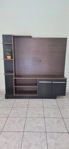 estante para sala de estar em perfeito estado