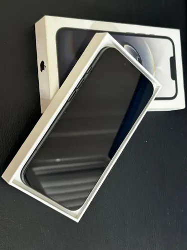 iPhone 16e Bateria 100%<br><br> Saúde da Bateria: 100%