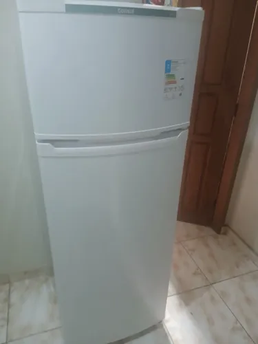 Vendo geladeira semiautomático 334 litros