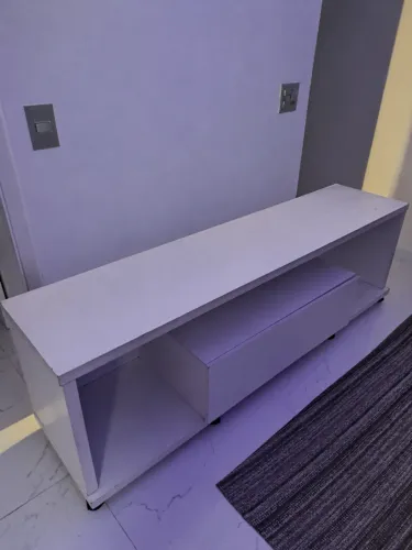 Rack branco para TV por R$ 159,99 | Barra da Tijuca