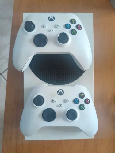 Xbox series S branco usado 512gb ssd + 2 Controles