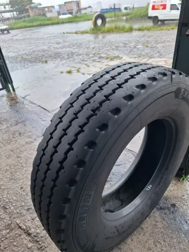 Pneu 275 80 22.5 Michelin (reformado)