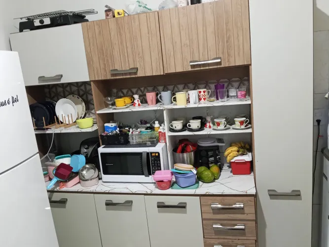 Vende-se um armário 7 portas 3 gavetas