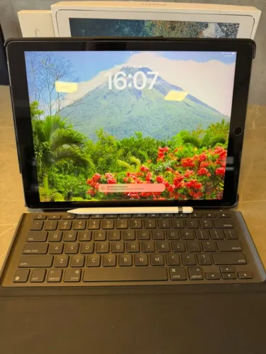 iPad Pro 12.9" 64GB Preto + Capa Logitech (Individual)