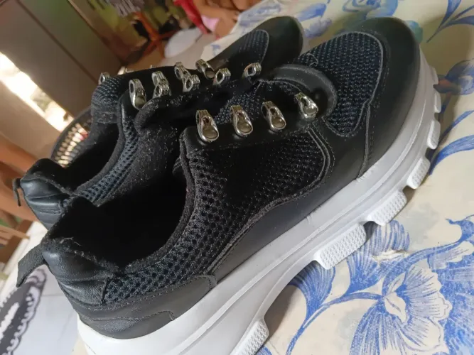 Tênis preto