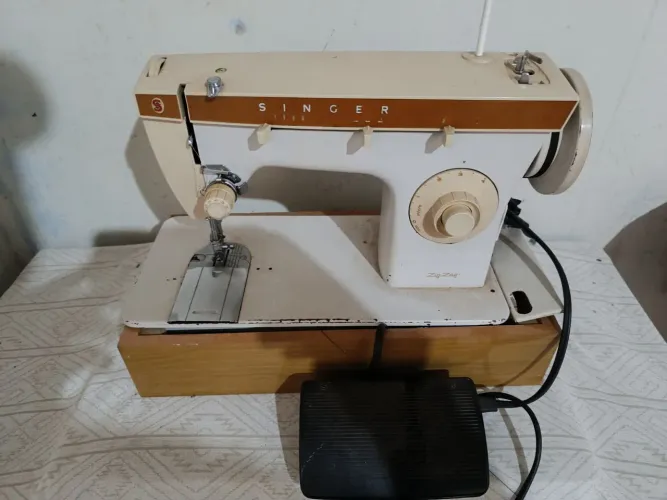 Vendo máquina de costura Singer eletrica