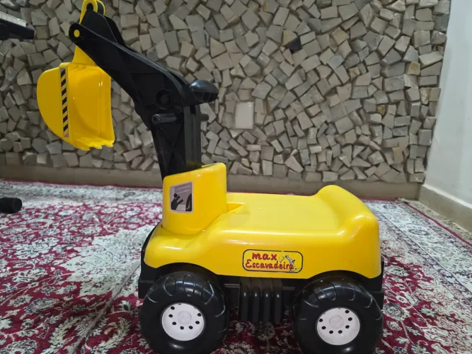 Brinquedo Max escavadeira