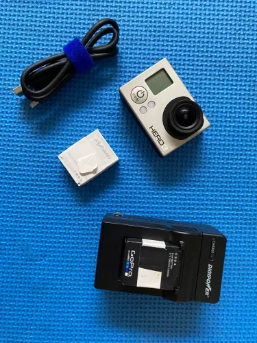 GoPro hero 3 com acessórios.