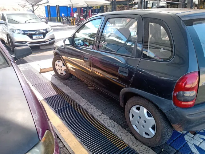 VENDO/TROCO CORSA ANO 98 1.0 8 VÁLVULAS SUPER ECONÔMICO ACEITO MOTO NA TROCA PASSO CARTÃO