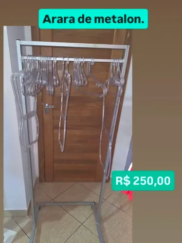 Arara de roupas em metalon