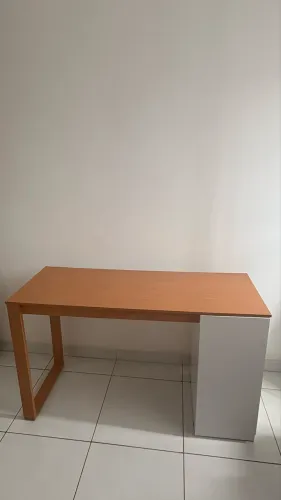 Mesa escrivaninha (150cm x 72cm x 45cm)