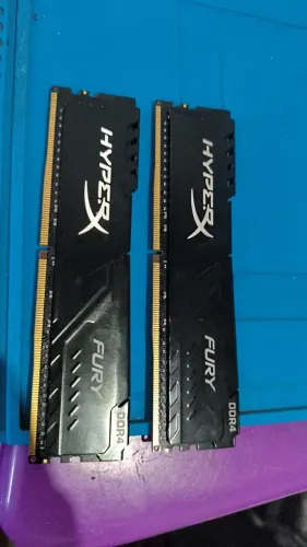 Duas memórias DDR4 8GB<br>R$500,00