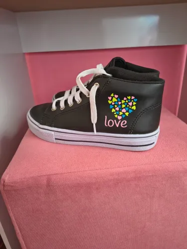 Tênis estilo botinha 