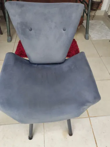 poltrona cinza muito confortável