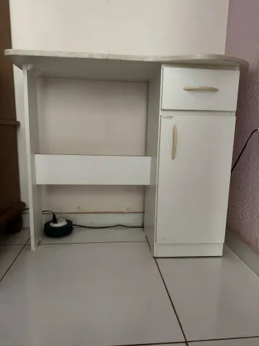 Vendo Mesinha manicure 250.00