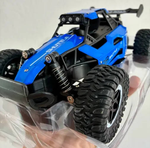 Carro de Controle Remoto cor Azul Escala 1:16 2.4G de Alta Velocidade com Luzes LED