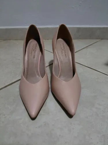 Vendo sandálias e sapatos número 39 semi novos