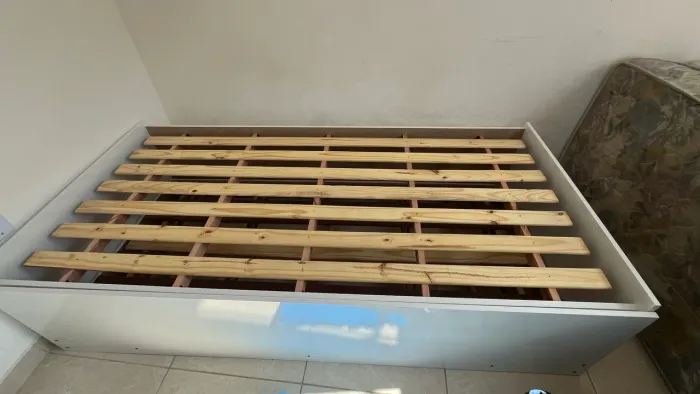 Cama solteiro com auxiliar