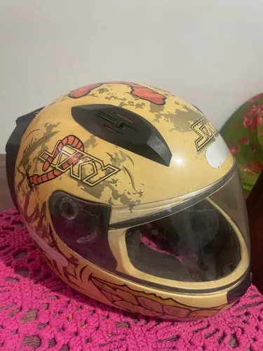 Capacete tamanho 58