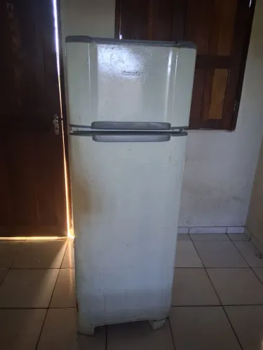 VENDO GELADEIRA DUPLEX NO ESTADO.