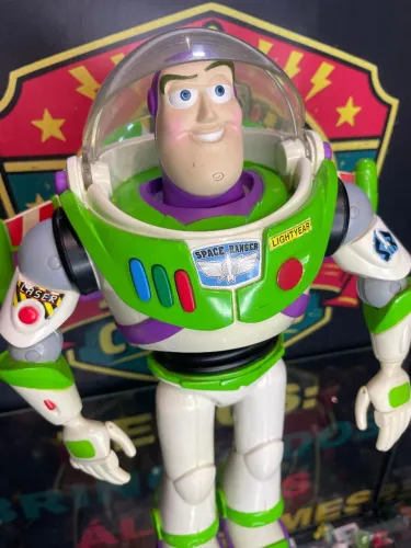 Boneco Buzz lightyear