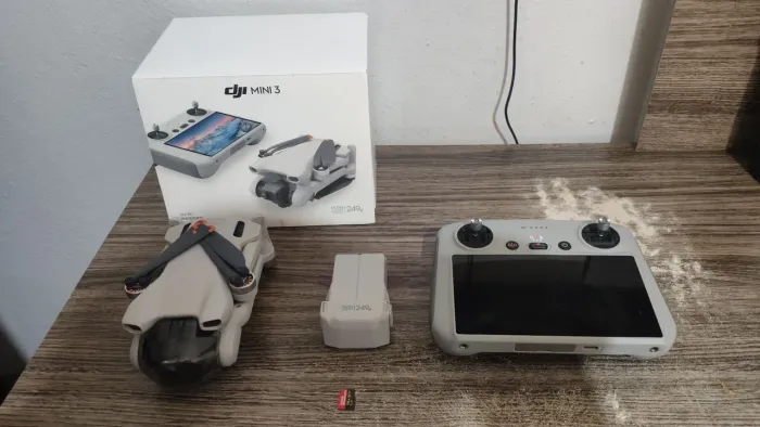 Drone Dji mini 3 com controle com tela.